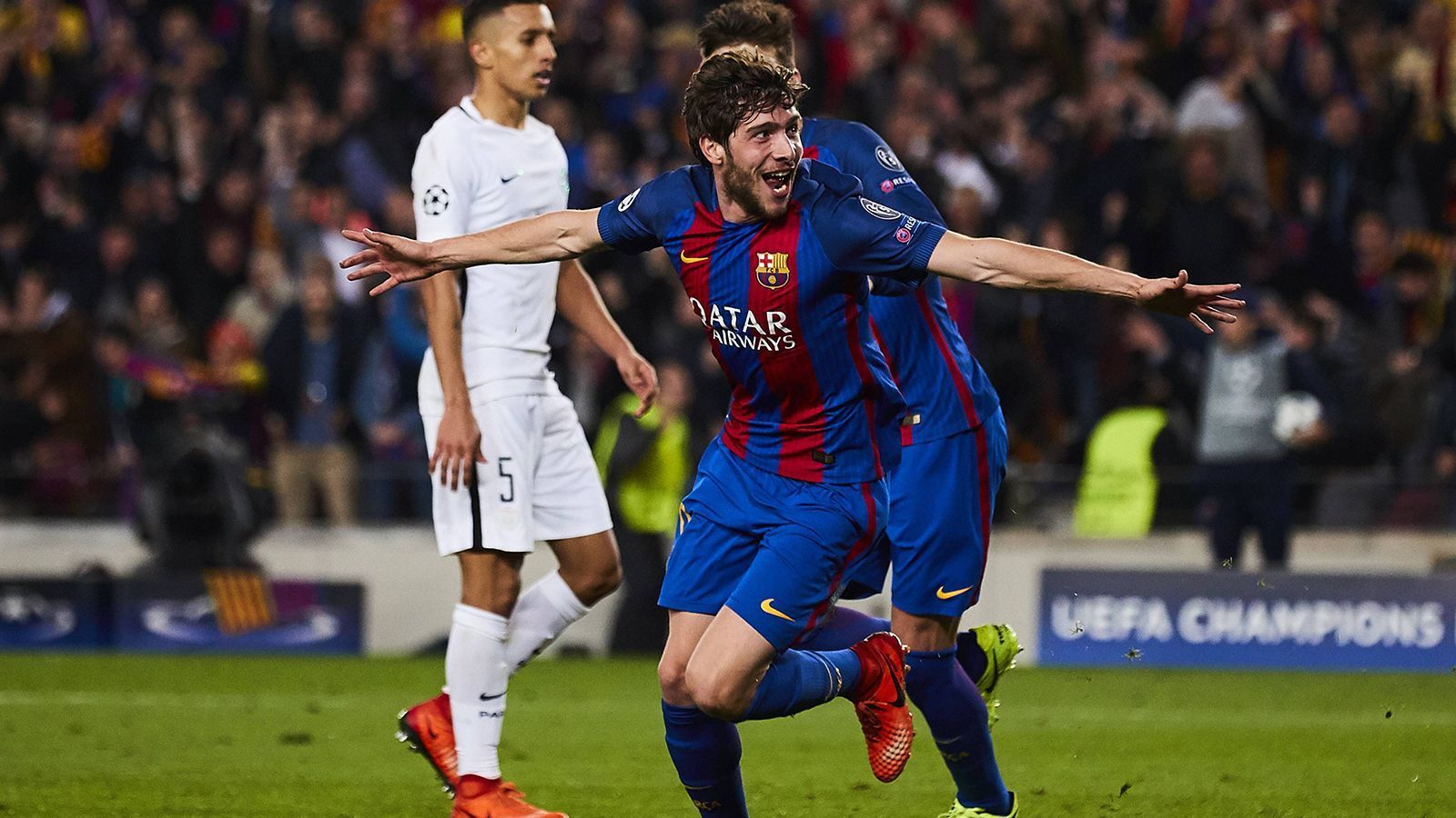 
                <strong>4. Die Pariser haben ein Trauma nach Aufholjagden</strong><br>
                Es war die Krönung der legendärsten Aufholjagd der Champions-League-Geschichte: Barcelonas Sergi Roberto traf in der fünften Minute der Nachspielzeit zum 6:1 für die Katalanen, die damit ein 0:4 aus dem Achtelfinal-Hinspiel drehten – und zwar gegen Paris Saint-Germain. Das Duell aus dem Jahr 2017, welches als "La Remontada" (Das Comeback) in die Fußballgeschichte einging, war dabei nicht das erste und auch nicht das letzte Mal, dass die Pariser nach einem klaren Hinspielerfolg noch die Nerven verloren und sich aus der Königsklasse verabschiedeten ... 
              