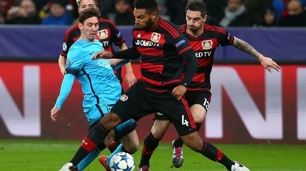 
                <strong>Jonathan Tah (Bayer Leverkusen)</strong><br>
                Jonathan Tah (Bayer Leverkusen): Der Neuzugang aus Hamburg ist einer der großen Gewinner bei den Leverkusenern. Nicht nur, dass er sich erstmals mit den Lionel Messis messen darf, er überzeugt richtig - und das in allen möglichen 540 Minuten Königsklasse. Nach der der Vorrunde ist dann aber Schluss.
              