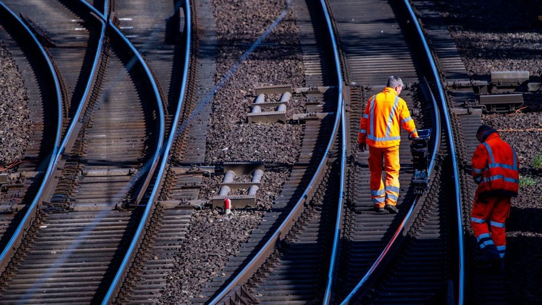 Trotz 107 Milliarden Euro aus dem Sondervermögen fürchtet die Deutsche Bahn einen Engpass beim Infrastruktur-Ausbau. (Symbolbild)