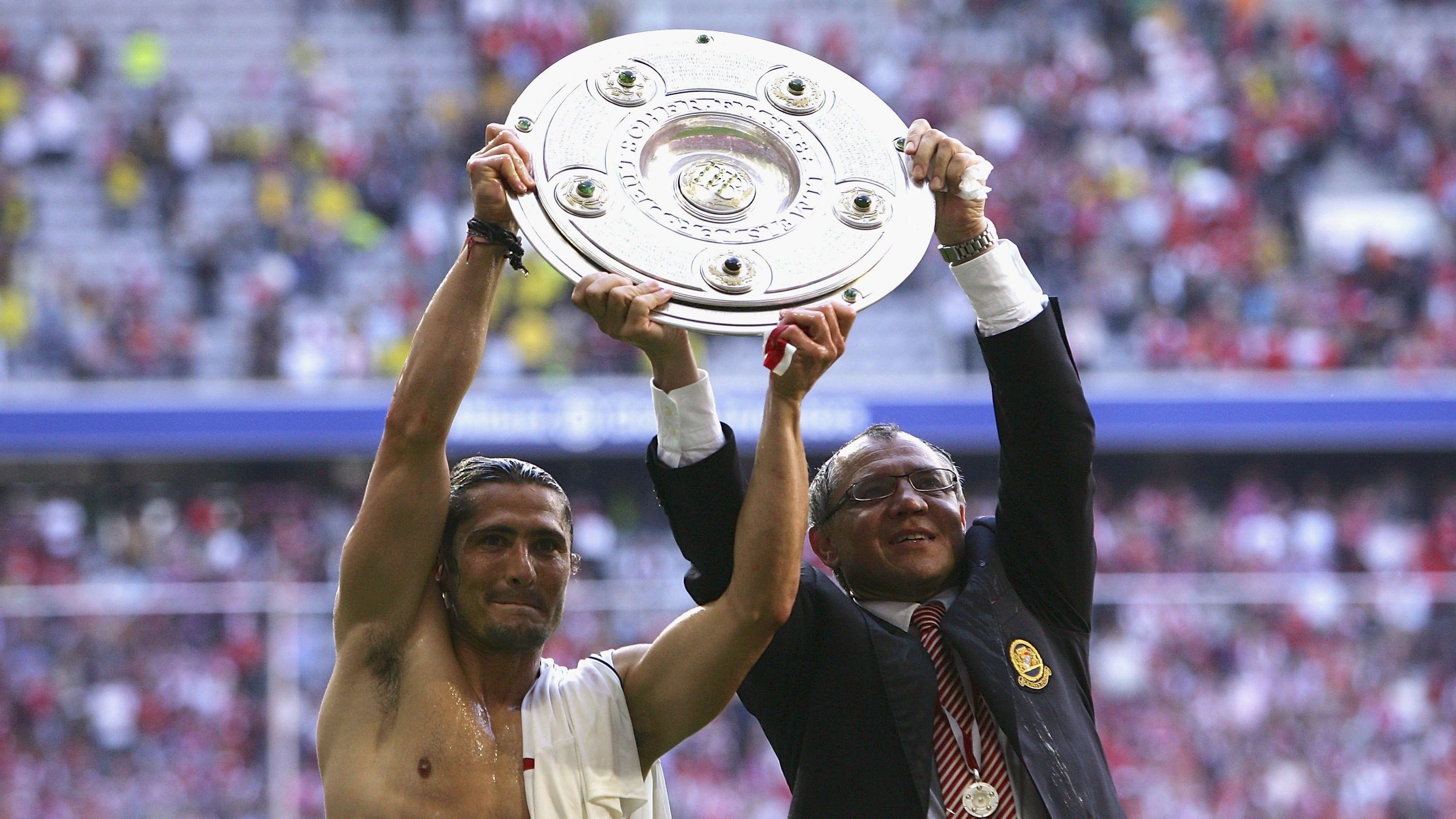 <strong>Felix Magath 944 Tage (1.7.2004 - 31.1.2007)</strong><br>"Quälix" machte den Bayern fortan Beine. Magath, der für seine kräftezehrenden Trainingseinheiten bekannt war, holte zweimal das Double. Obwohl er der erste Coach war, dem das direkt nacheinander gelang, wurde er in seiner dritten Saison nach Pokal-Aus und Problemen in der CL-Gruppenphase gefeuert.