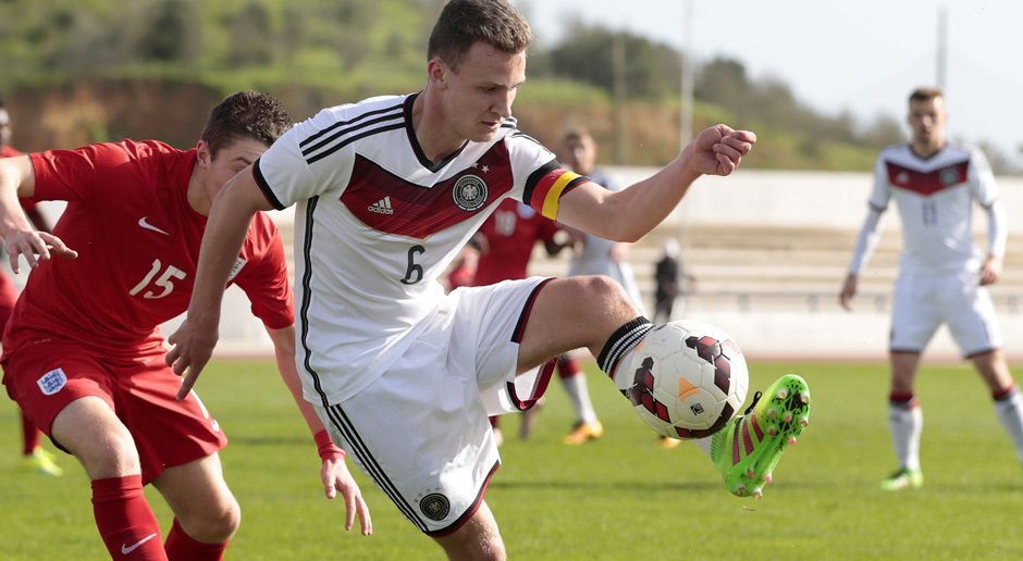 
                <strong>Mittelfeld: Jannis Kübler</strong><br>
                Mittelfeld: Jannis KüblerVerein: Karlsruher SCLänderspiele (U17): 7Das sagt der Trainer: "Laufstarker, sehr intelligenter und ballsicherer Mittelfeldspieler."
              