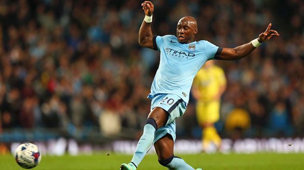
                <strong>Eliaquim Mangala</strong><br>
                40 Millionen Euro kostete Eliaquim Mangala 2014 . Der Franzose kam vom FC Porto nach Manchester. In seiner Premieren-Saison kam er auf 25 Einsätze in der Premier League. In der laufenden Saison stand er in den beiden ersten Spielen jeweils 90 Minuten auf dem Platz - mit  Otamendi ist aber schon ein neuer Konkurrent da.
              