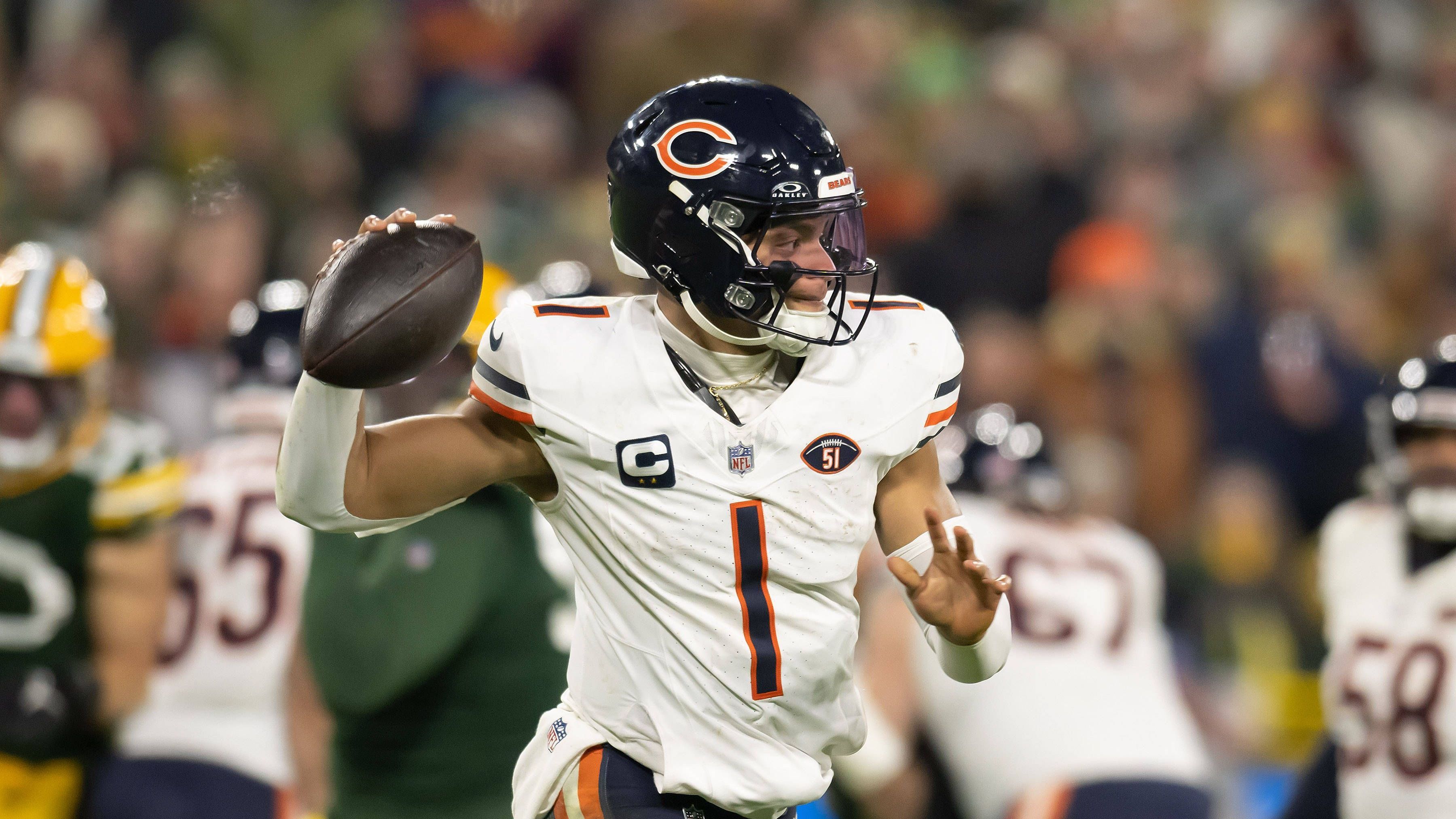 <strong>Platz 8: Justin Fields (Chicago Bears)</strong><br>Alter: 24<br>Saisons in der NFL: 3<br>Passing-Yards:&nbsp;6.674<br>Passing-Touchdowns:&nbsp;40<br>Interceptions: 30<br>Completion-Rate:&nbsp;60,3%