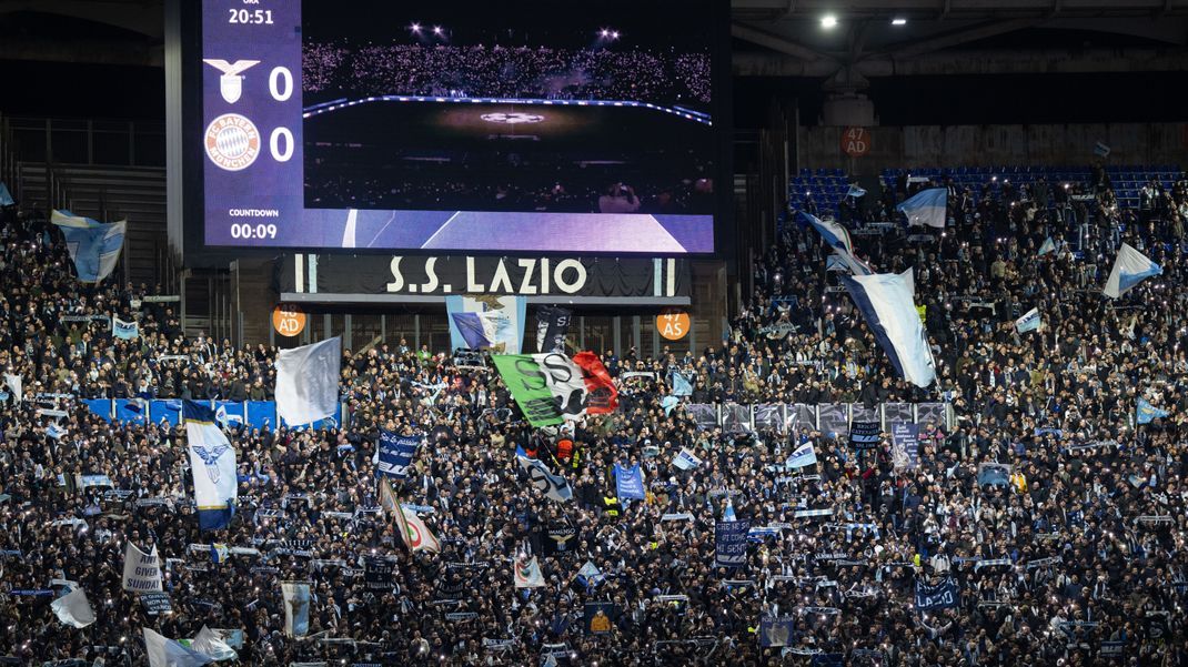 Rund 100 Fans des Fußballvereins Lazio Rom haben noch vor dem Achtelfinale faschistische Gesänge im Münchner Hofbräuhaus angestimmt.&nbsp;