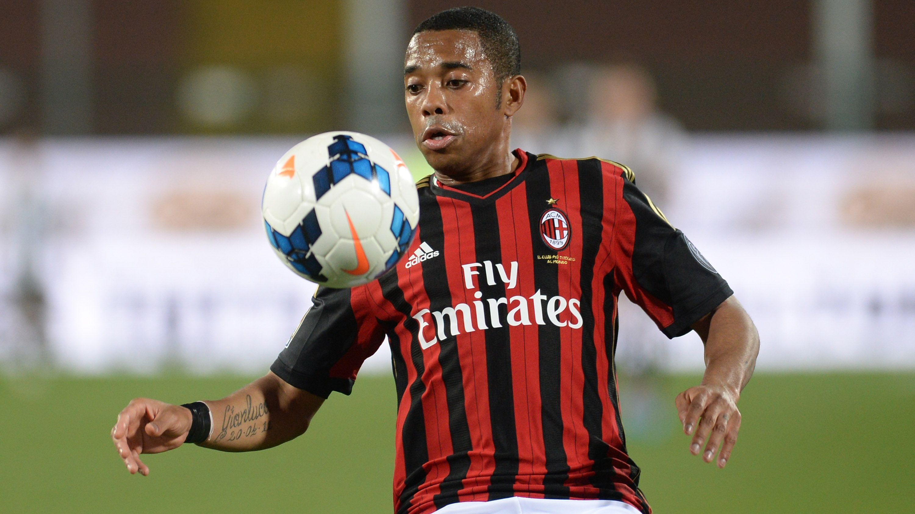 <strong>Robinho (Vergewaltigung)</strong><br>... Brasiliens und entscheidet, ob das in Italien verhängte Urteil in Brasilien anwendbar ist. Somit müsste Robinho die in Italien verhängte Haftstrafe in seinem Heimatland Brasilien absitzen. Laut Berichten von "Globoesporte" und "UOL" geht die Tendenz des obersten Gerichtshofes tatsächlich dahin, dass das Robinho-Urteil in Brasilien bestätigt wird.