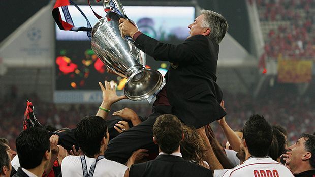 
                <strong>Carlo Ancelotti</strong><br>
                Carlo Ancelotti: Der neue Bayern-Coach gewann die Königsklasse mit dem AC Mailand 1989 und 1990 als Spieler, sowie 2003 und 2007 als Trainer. Vor zwei Jahren führte er dann auch noch Real Madrid zu "La Decima".
              