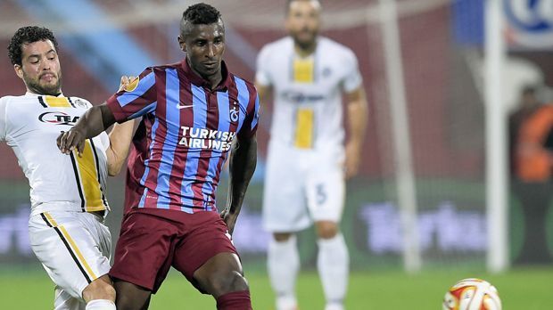 
                <strong>Kevin Constant</strong><br>
                Kevin Constant: Nach der WM 2014 war für den Linksverteidiger beim AC Mailand Schluss. Anschließend entschied sich Constant für Trabzonspor - eine unglückliche Wahl. Denn im November 2015 wurde der Vertrag bei den Türken aufgelöst. Nun sucht er mit 28 Jahren einen neuen Klub.
              