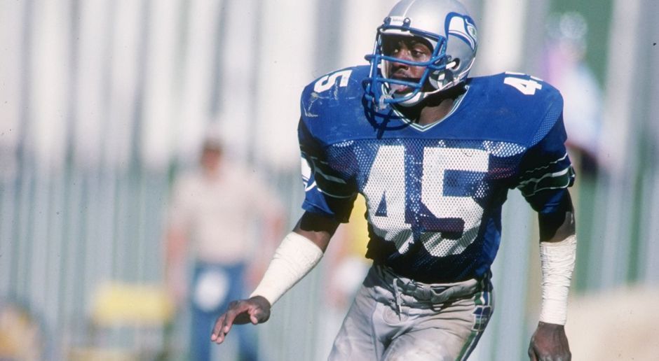 
                <strong>Kenny Easley (Safety)</strong><br>
                30 Jahre vor der Legion of Boom war Safety Kenny Easley der Defensiv-Star der Seattle Seahawks. 1981 als Nummer-4-Pick gedraftet schaffte er es fünfmal in den Pro Bowl, wurde 1984 zum Defensive Player of the Year gewählt und ist Teil des NFL 1980s All-Decade Teams. Bis 1987 schaffte er es auf 32 Interceptions und drei Touchdowns.
              