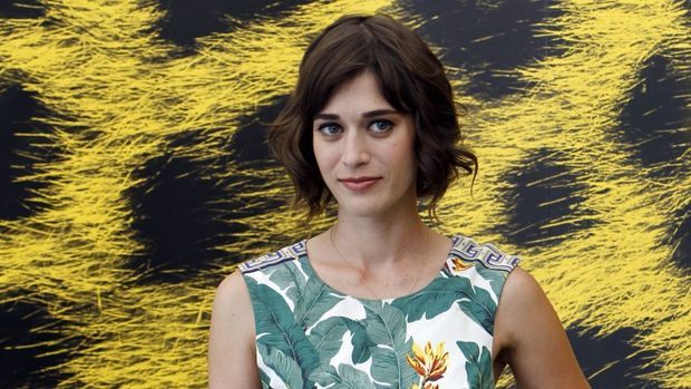 Lizzy Caplan Image