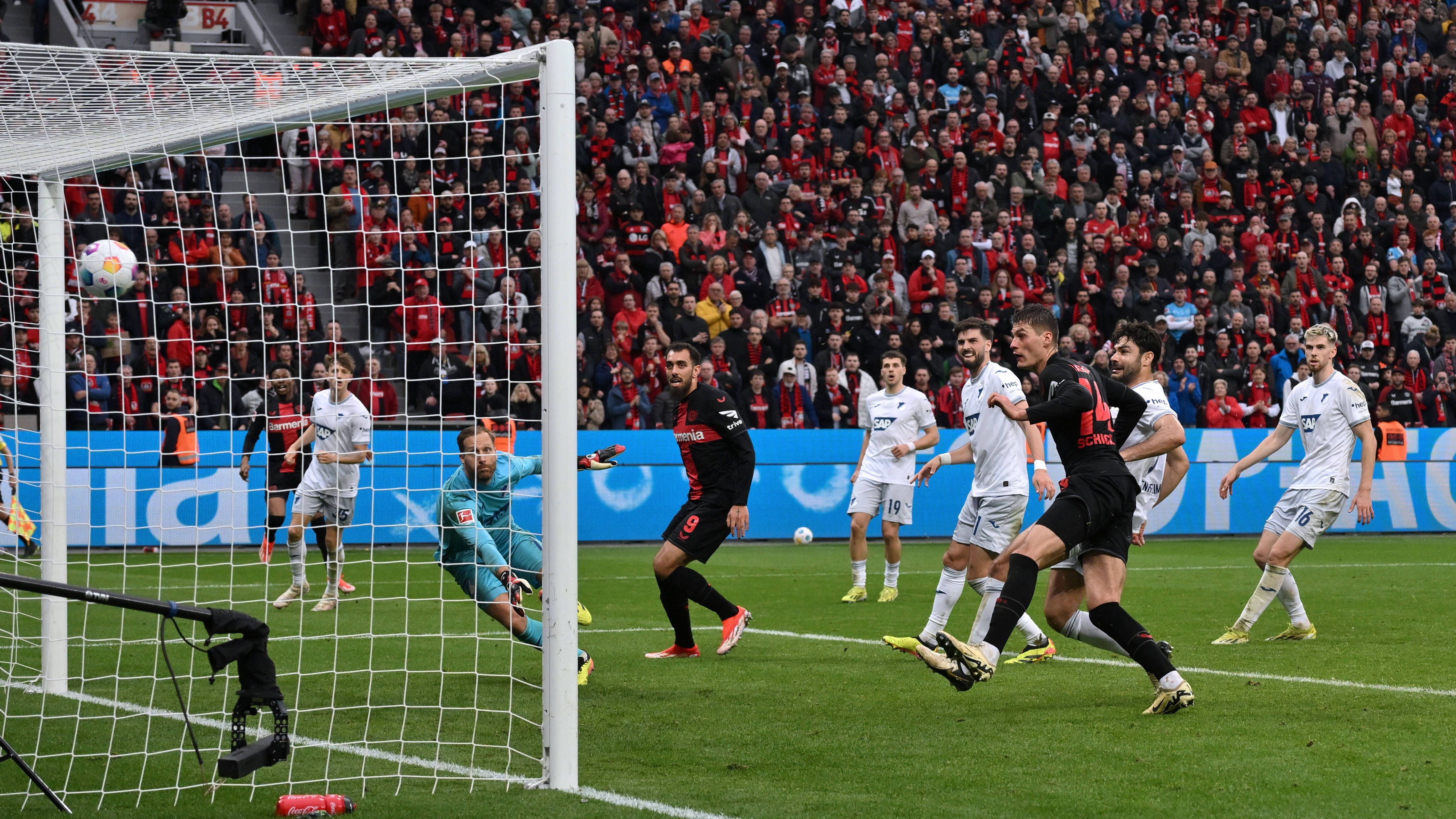 <strong>Bayer 04 Leverkusen - TSG 1899 Hoffenheim (2:1)</strong><br>- Torschützen: Robert Andrich (88.) &amp; Patrick Schick (90.+1)<br>- Wettbewerb: Bundesliga, 27. Spieltag (30.03.2024)<br>- Gewonnene Punkte: 3