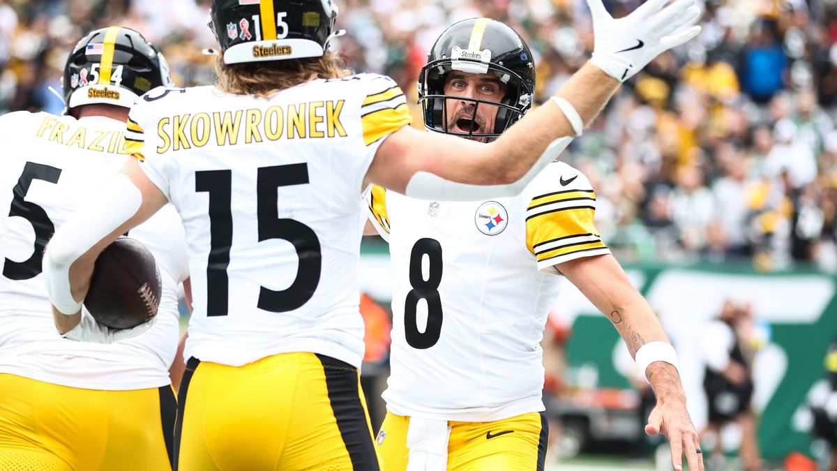 NFL, American Football Herren, USA Pittsburgh Steelers at New York Jets Sep 7, 2025; East Rutherford, New Jersey, USA; Pittsburgh Steelers quarterback Aaron Rodgers (8) celebrates a touchdown score...