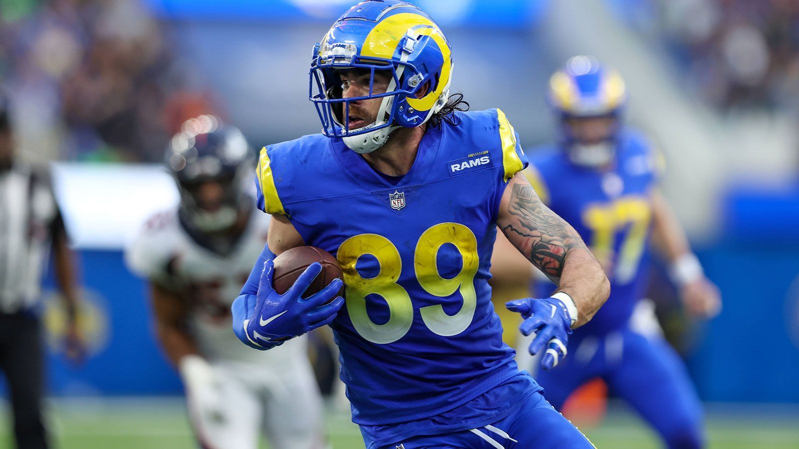 
                <strong>Los Angeles Rams - Tyler Higbee</strong><br>
                Die Los Angeles Rams haben dieses Jahr einen großen Teil ihrer Stars entlassen, um Gehälter einzusparen. Tyler Higbee hat das bisher überstanden. Je nachdem, wen die Rams im Draft ziehen, könnte die Zeit des Tight Ends, der vergangene Saison den zweitschlechtesten Wert seiner Karriere in der Kategorie Yards pro Catch erzielte, in Los Angeles beendet sein. Nach dem 1. Juni würde eine Trennung 6,75 Millionen Dollar Cap Space einbringen.&#x2022; Vor dem 1. Juni<br/><br>&#x2022; Nach dem 1. Juni<br/><br>
              