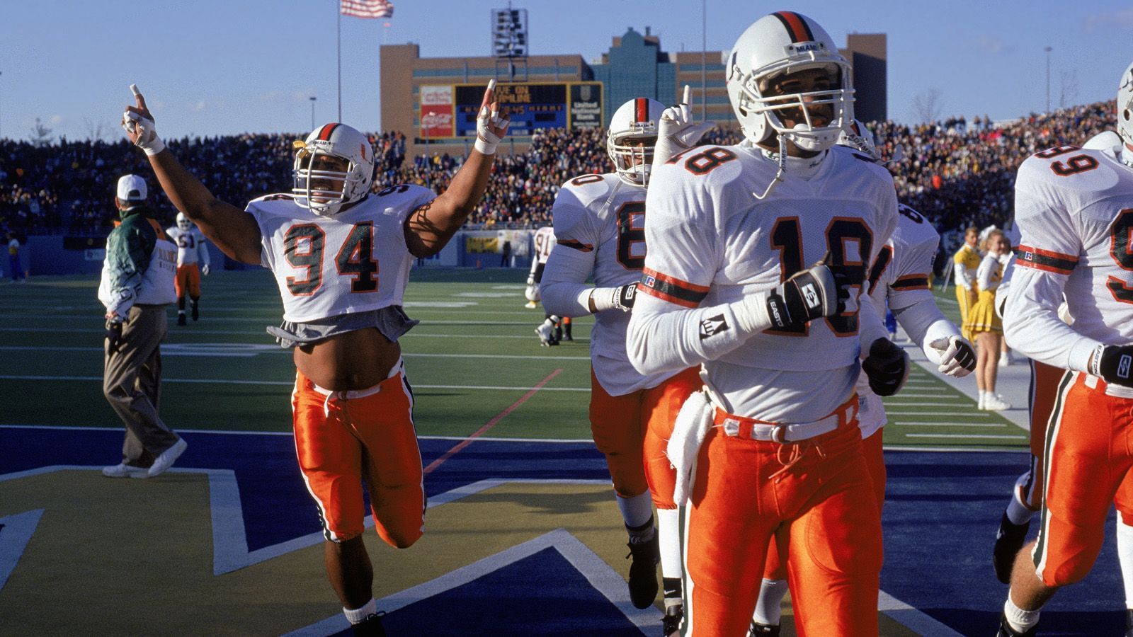 
                <strong>The Rock: Immerhin reichte es zur National Championship </strong><br>
                Zwar kann "The Rock" nicht die herausragende College-Karriere vorweisen, dafür hat er den größten Titel im College-Football gewonnen. 1991, noch bevor Sapp zum Team kam, gewann er mit den Hurricanes die National Championship nach einer 12-0-Saison. Außerdem gewann das Team den Orange Bowl mit 22:0 gegen Nebraska. 
              