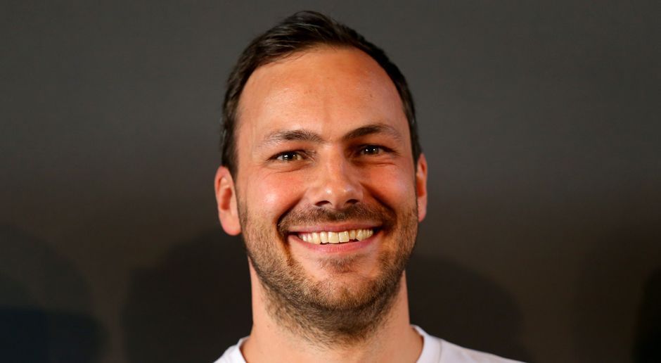 
                <strong>Gary Paffett (Mercedes AMG)</strong><br>
                Gary Paffett - Startnummer 2: Der Routinier ist auch im Abschiedsjahr der Silbernen dabei. 15 Jahre nach seinem DTM-Debüt könnte es für Paffett gleichzeitig auch seine persönliche Abschiedstour werden. Bisher gelang es ihm nur 2005, die Krone in der DTM zu gewinnen.
              