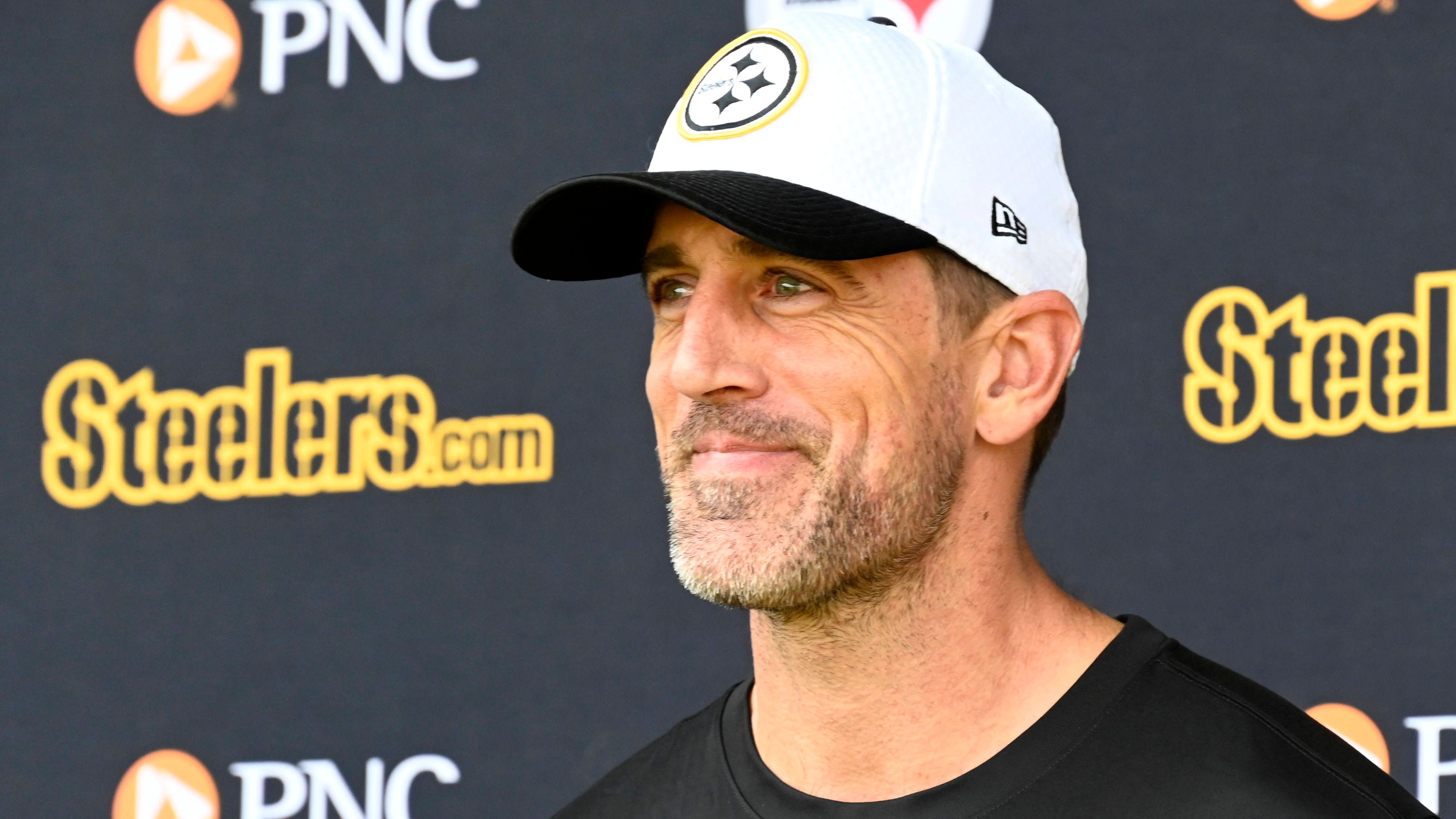 <em><strong>NFL: Karriereende steht an! 11 Stars in ihrer vielleicht letzten Saison</strong><br><a href="https://www.ran.de/sports/stars/aaron-rodgers">Aaron Rodgers</a> teilte mit, dass er höchstwahrscheinlich in seine letzte <a href="https://www.ran.de/sports/american-football/nfl">NFL</a>-Spielzeit gehen wird. Doch er ist wohl nicht der einzige. Viele Spieler, die seit langer Zeit für Spektakel sorgen, könnten in ihre letzte Saison gehen. Wir listen Euch die elf größten Namen auf, bei denen das eintreten kann.</em>