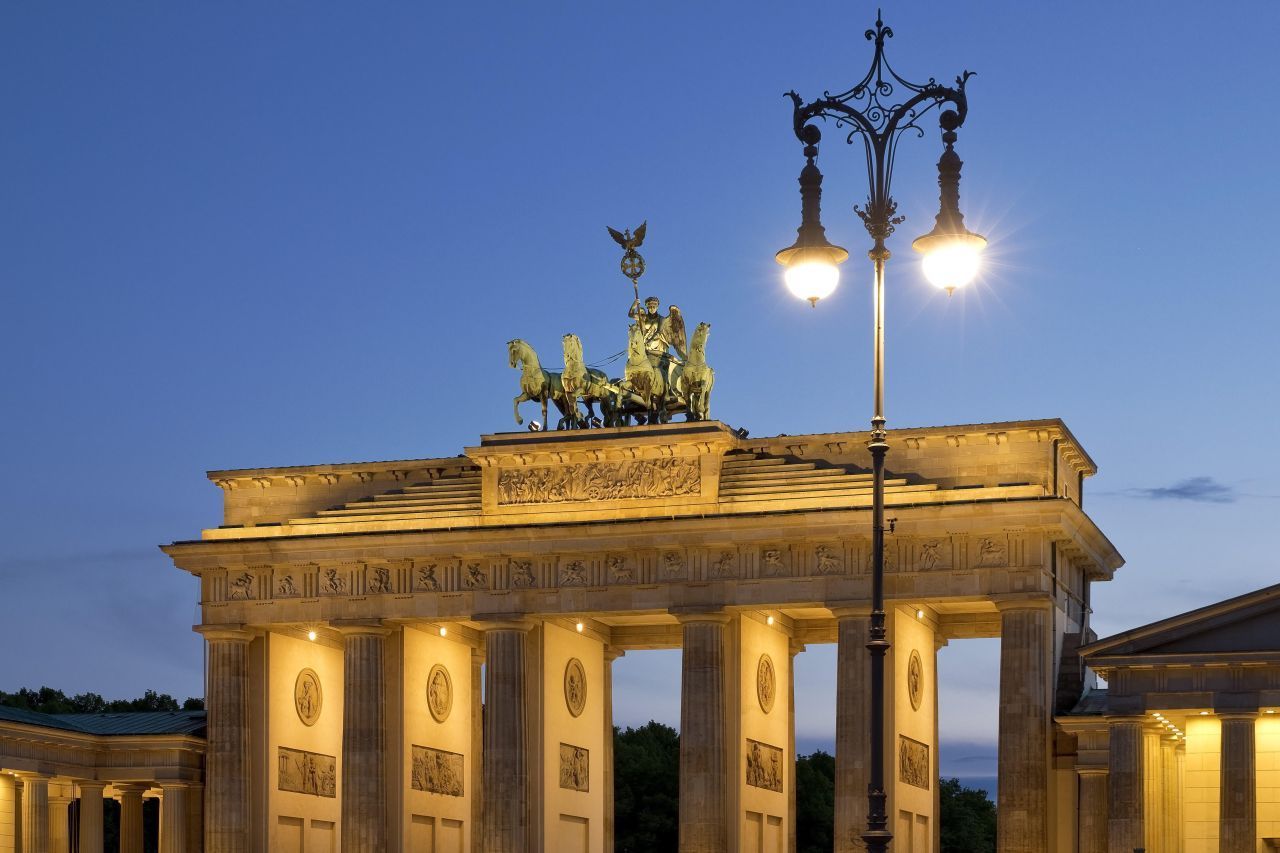 Auch zur Beleuchtung kann Erdgas verwendet werden. Deutschlandweit brennen jede Nacht bis zu 50.000 Gas-Laternen - allein rund 45.000 in Berlin.