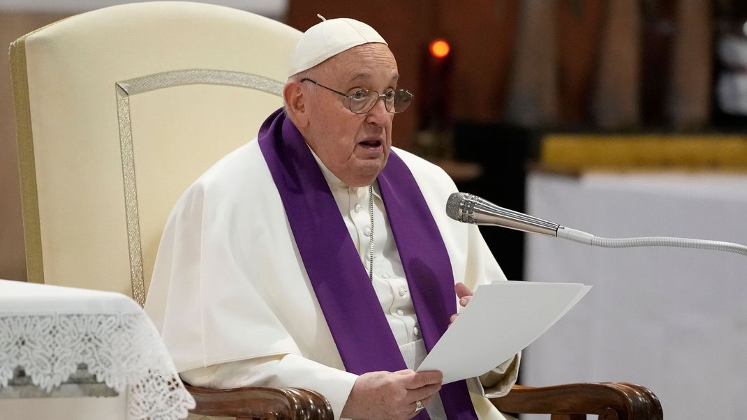 Papst Franziskus ruft Ukraine zu Friedensverhandlungen auf.