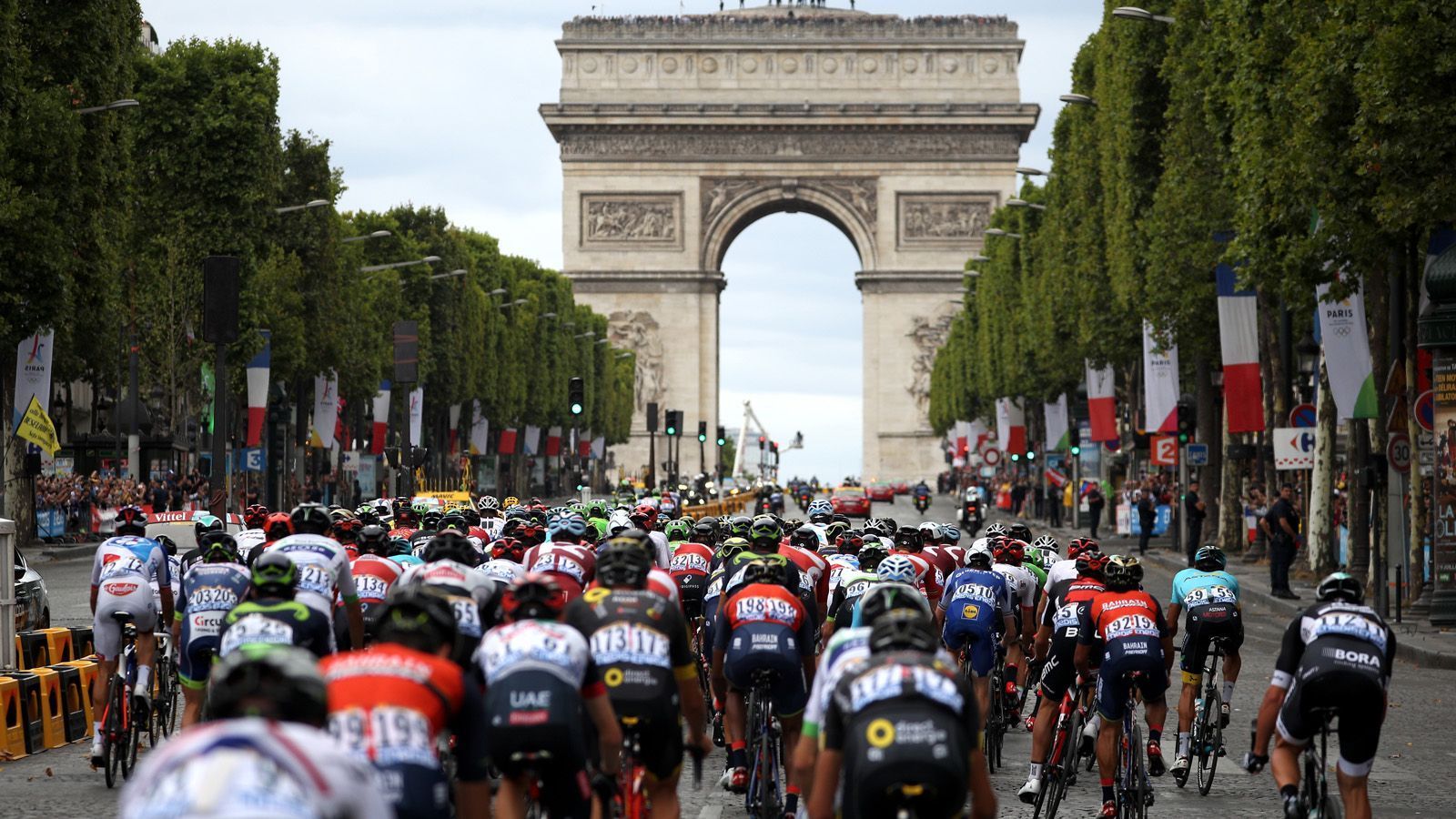 
                <strong>Tournee-Abschluss in Paris</strong><br>
                Erreichen der Ziellinie in Paris: 1.000 Euro pro Fahrer
              