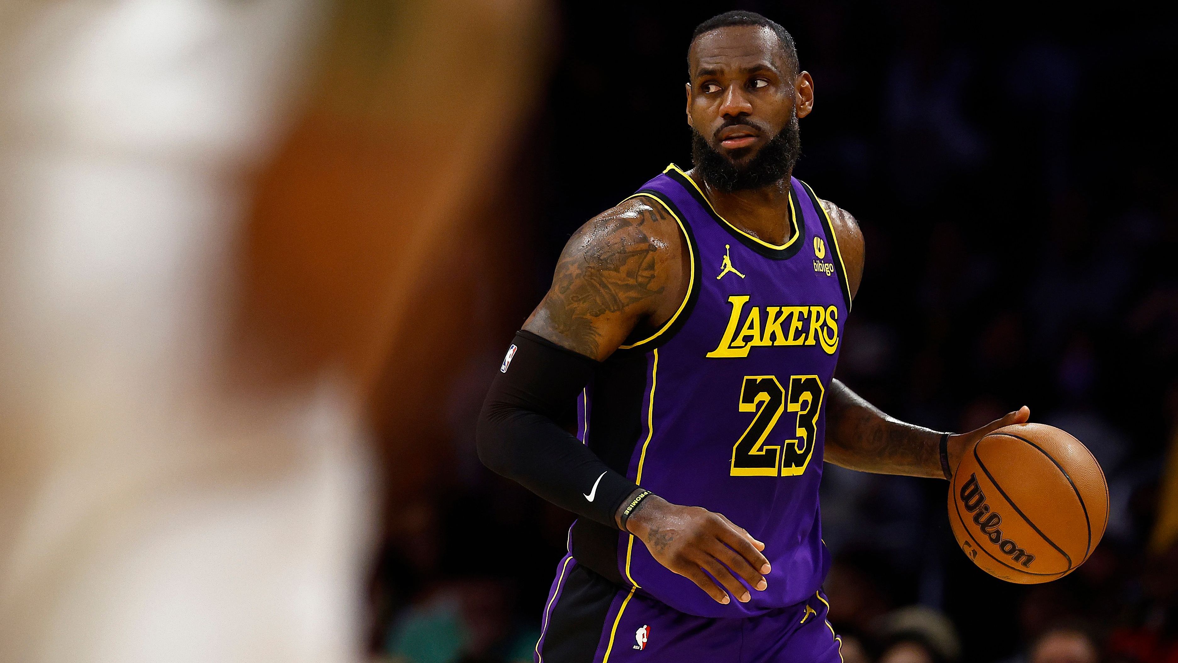 <strong>12. Los Angeles Lakers (zuvor Rang 16, 30:26) </strong><br>Die Lakers kommen und durchleben ihre beste Saisonphase. Nur gegen die Nuggets knapp unterlegen. Ansonsten alle anderen sechs Spiele meist deutlich gewonnen. Dabei explodiert die Mannschaft gerade offensiv. Dennoch befinden sich die Lakers derzeit nur auf Rang 9 im Westen.