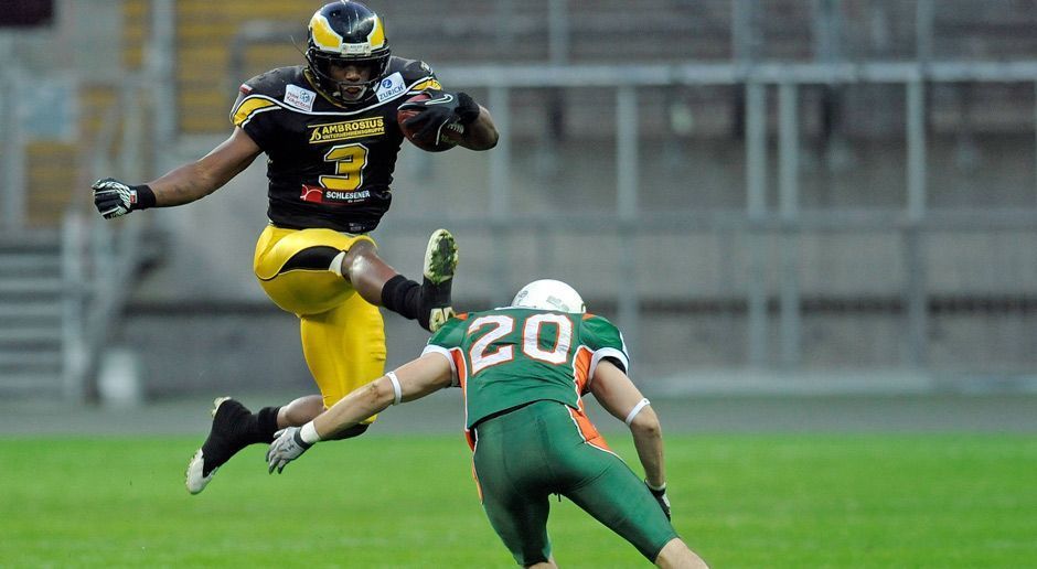 
                <strong>2010: Kiel Baltic Hurricanes	</strong><br>
                2010: Kiel Baltic Hurricanes. Die Kieler (grünes Trikot) haben sich im German Bowl 2010 gegen die Berlin Adler durchgesetzt. Eine von der Defense bestimmten Partie endete mit 17:10.
              