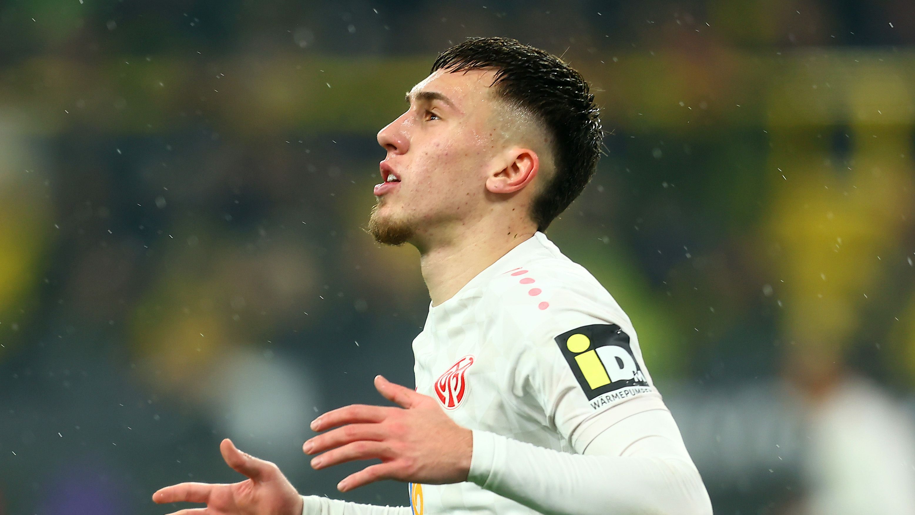 <strong>Brajan Gruda (FSV Mainz 05)</strong><br>Einer der Lichtblicke in einer schwierigen Mainzer Hinrunde. Gegen den BVB bemüht, viel in Bewegung und mit der einen oder anderen guten Aktion. Wird aber auch oft ausgebremst. Auch er sorgt nach der Pause für mehr Wirbel. Mit viel Engagement und Willen. Wird in der 70. Minute ausgewechselt. <strong><em>ran</em>-Note: 3</strong>