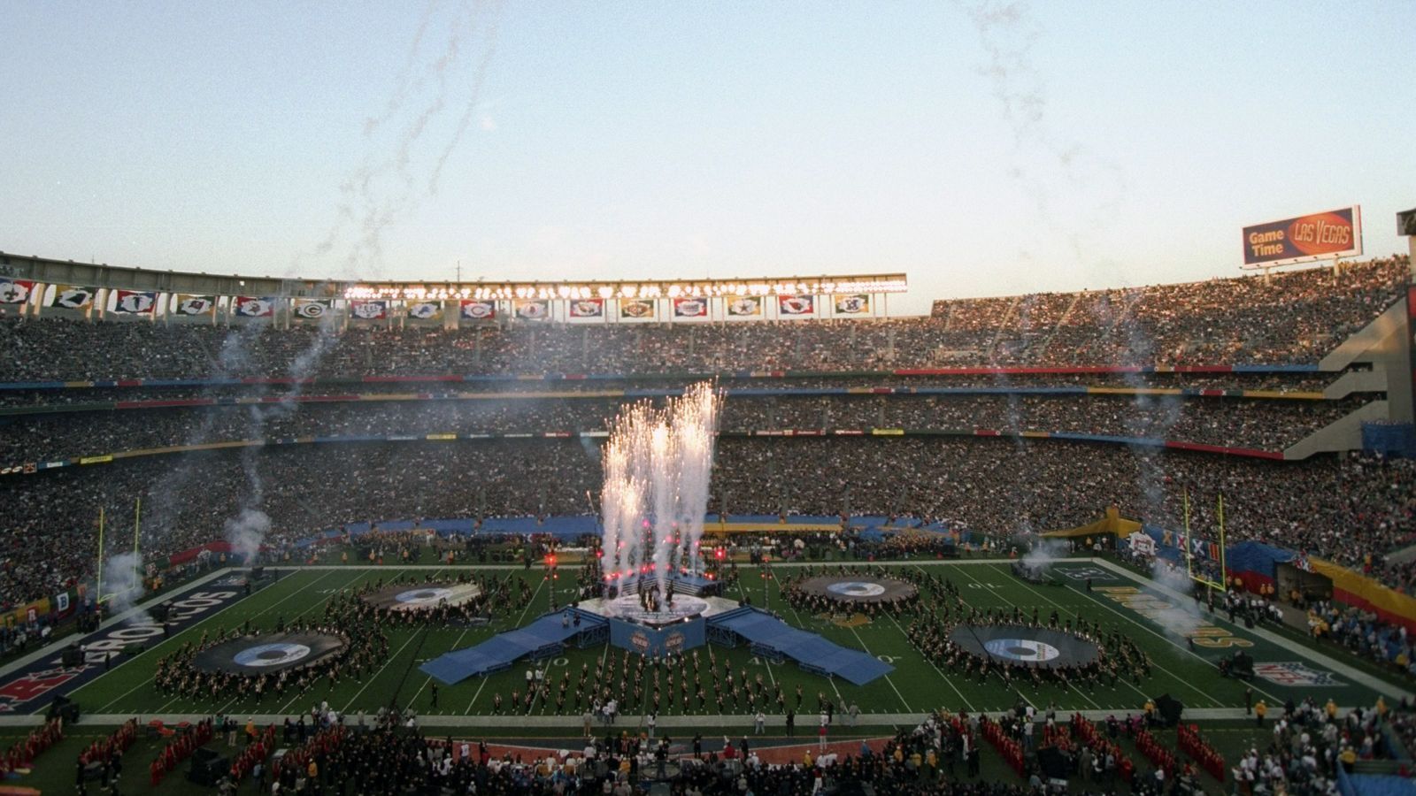 
                <strong>San Diego (drei Super Bowls ausgetragen)</strong><br>
                &#x2022; Stadion: Qualcomm Stadium (1988, 1998, 2003)<br>
              