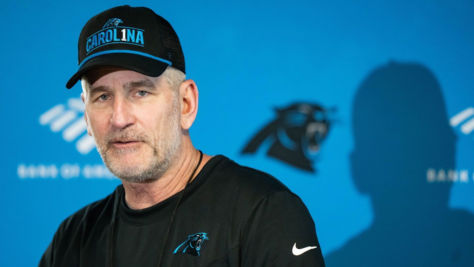 
                <strong>Geteilter 8. Platz: Frank Reich</strong><br>
                &#x2022; Team: Carolina Panthers<br>&#x2022; Im Amt seit: 2023<br>&#x2022; Quote: +2.200 (bei einem Einsatz von 100 US-Dollar gewinnt man 2.200 US-Dollar)<br>
              