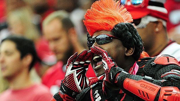 
                <strong>Platz 11: Atlanta Falcons</strong><br>
                Platz 11: Atlanta Falcons (Mercedes-Benz Stadium - Kapazität: 75.000) mit 71.613 Fans pro Heimspiel (insgesamt 286.453 Zuschauer in vier Spielen).
              
