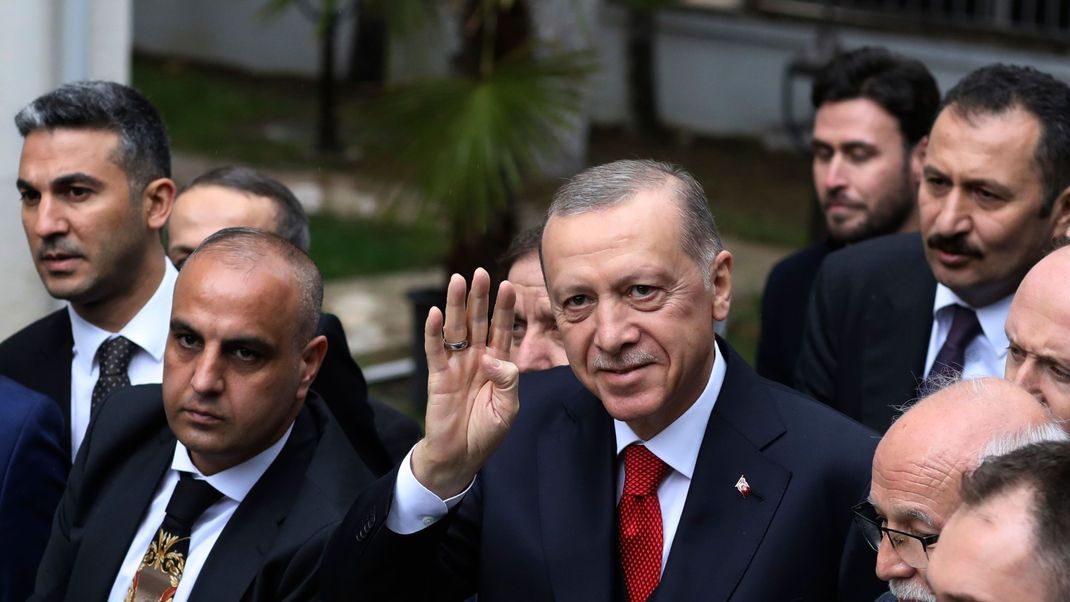 Erdogan hat seine Wahlkampfauftritte abgesagt.