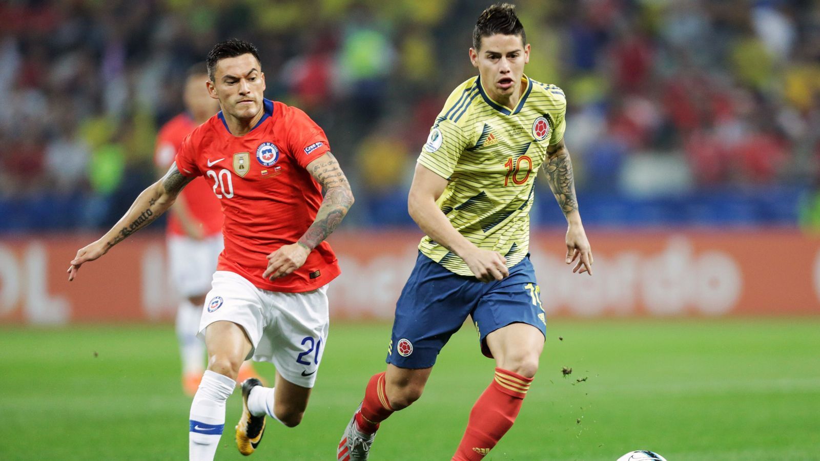 
                <strong>Angriff - James Rodriguez (Kolumbien)</strong><br>
                Für Kolumbien war zwar schon im Viertelfinale gegen Chile Schluss bei der Copa America, bis dahin war aber vor allem der frühere Münchner Leihspieler und aktuelle Real-Profi James Rodriguez positiv in Erscheinung getreten. Zu den drei Siegen in der Gruppenphase steuerte der 27-Jährige zwei Vorlagen bei. Beim Aus im Elfmeterschießen gegen Chile verwandelte Rodriguez seinen Elfmeter souverän, doch das half Kolumbien am Ende nicht zum Erreichen der nächsten Runde.
              