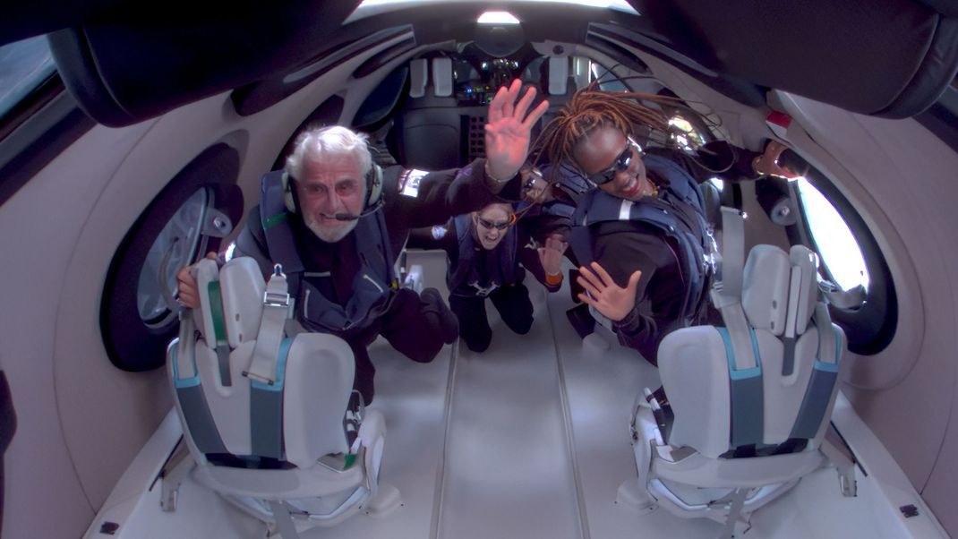 Weltraumtouristen im SpaceShipTwo von Richard Branson