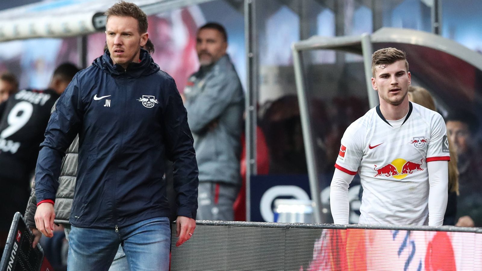 
                <strong>RB Leipzig</strong><br>
                Die große Frage: Kann RB den Verlust von Timo Werner (zum FC Chelsea) auffangen? Geht es weiter aufwärts nach Platz drei in der Vorsaison und lange währenden Titelambitionen und dem Champions-League-Halbfinale? Die Erwartungen dürften wachsen, der Druck damit auch.
              