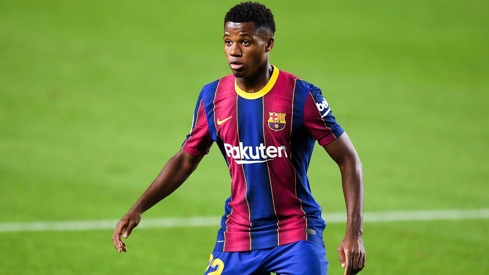 
                <strong>Ansu Fati</strong><br>
                Allen voran ist da natürlich Ansu Fati. Zwar ist der Linksaußen erst 18 Jahre jung, doch beim FC Barcelona ist er längst unumstritten. In der aktuellen Saison stand er in sieben Partien auf dem Platz, bevor ihn ein Meniskuseinriss außer Gefecht setzte. Insgesamt kommt er in 43 Partien für die "Blaugrana" auf 13 Tore und fünf Vorlagen. "Ansu ist ein Spieler, der etwas ganz Spezielles an sich hat", so Fatis Ex-Trainer Ernesto Valverde über den vierfachen spanischen Nationalspieler und jüngsten Torschützen der "La Furia Roja".
              