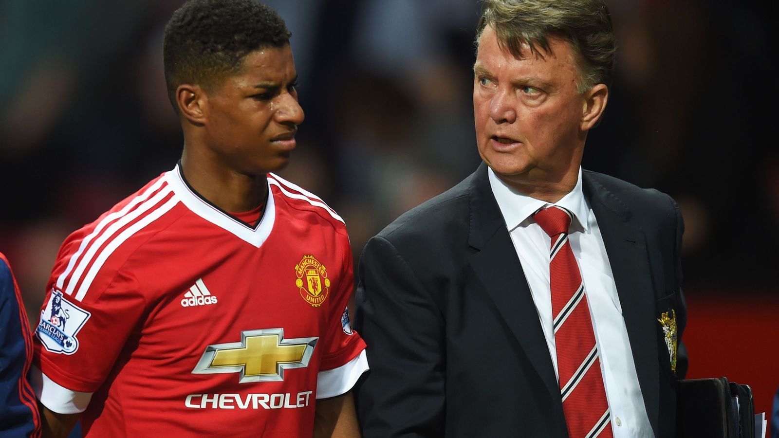 
                <strong>Marcus Rashford (Manchester United)</strong><br>
                Van Gaal entdeckt das Sturmjuwel von Manchester United ähnlich früh wie schon Patrick Kluivert - und sieht auch Parallelen zu dem mit 18 Jahren bei Ajax entdeckten Kluivert. Im Februar 2016 feiert er in der Europa League sein Debüt für Uniteds erster Mannschaft unter van Gaal, wenige Tage später in der Premier League. Nur drei Monate später absolviert er sein erstes Länderspiel für England.
              