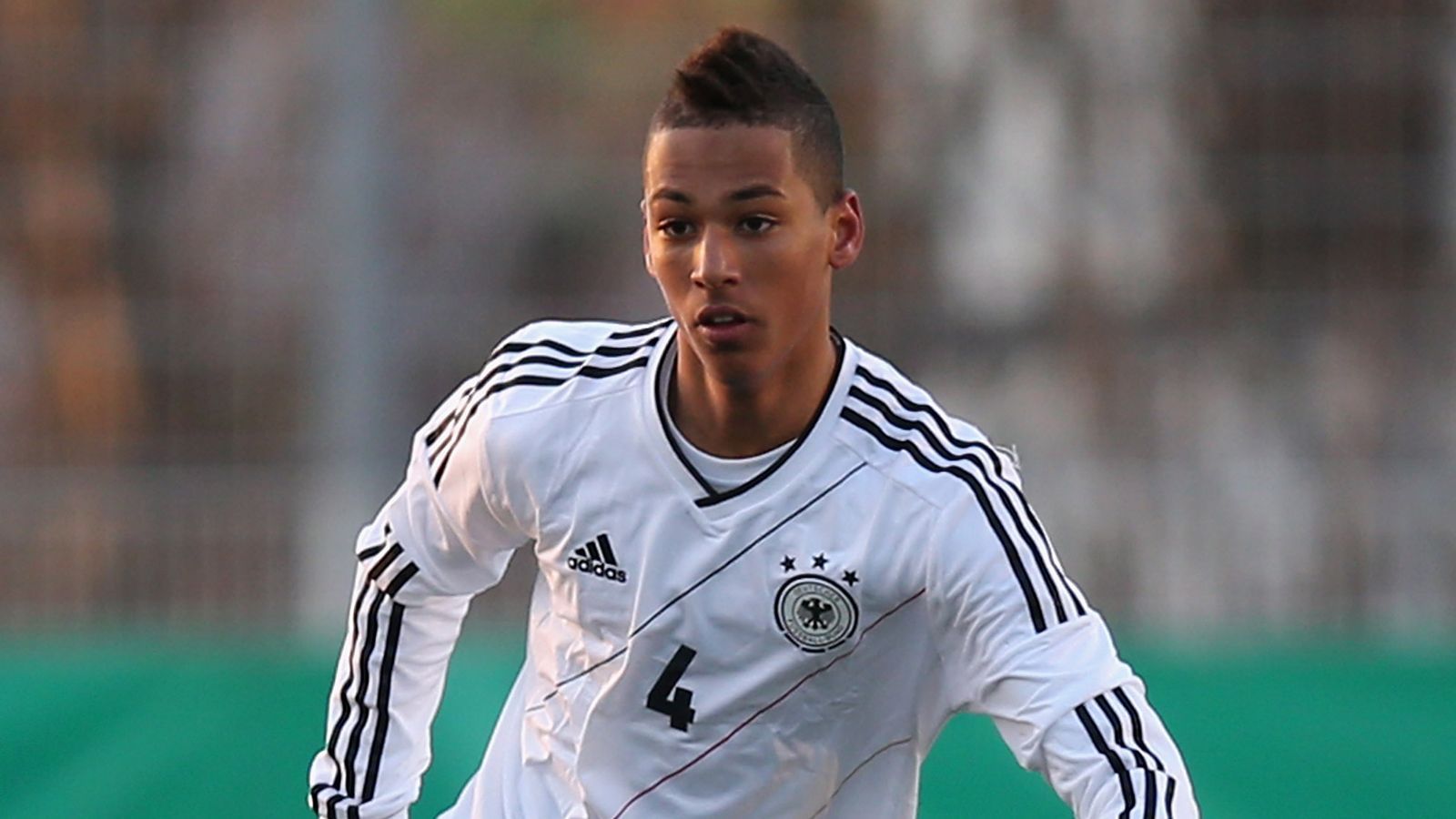 
                <strong>Thilo Kehrer</strong><br>
                U17-Debüt: 29.08.2012 U17-Spiele/-Tore: 12/0A-Nationalmannschaft-Debüt: 09.09.2018 A-Nationalmannschaft-Spiele/-Tore: 5/0
              