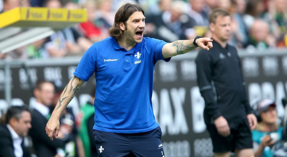 
                <strong>Thorsten Frings (SV Darmstadt 98)</strong><br>
                Thorsten Frings ist der einzige unter den jungen Trainern, der zuvor selbst in der Bundesliga gespielt hat. 2015 schloss der Ex-Nationalspieler den Trainerlehrgang ab. Zuvor war er neben Viktor Skripnik bereits als Co-Trainer der Bremer U23 und anschließend bei den Profis tätig. Nachdem Skripnik seinen Posten räumen musste, verließ auch Frings den Verein. Seit Januar 2018 ist der 40-Jährige Cheftrainer beim SV Darmstadt. Trotz des Abstiegs halten die Lilien an ihrem Coach fest, der noch einen Vertrag bis Saisonende besitzt.
              