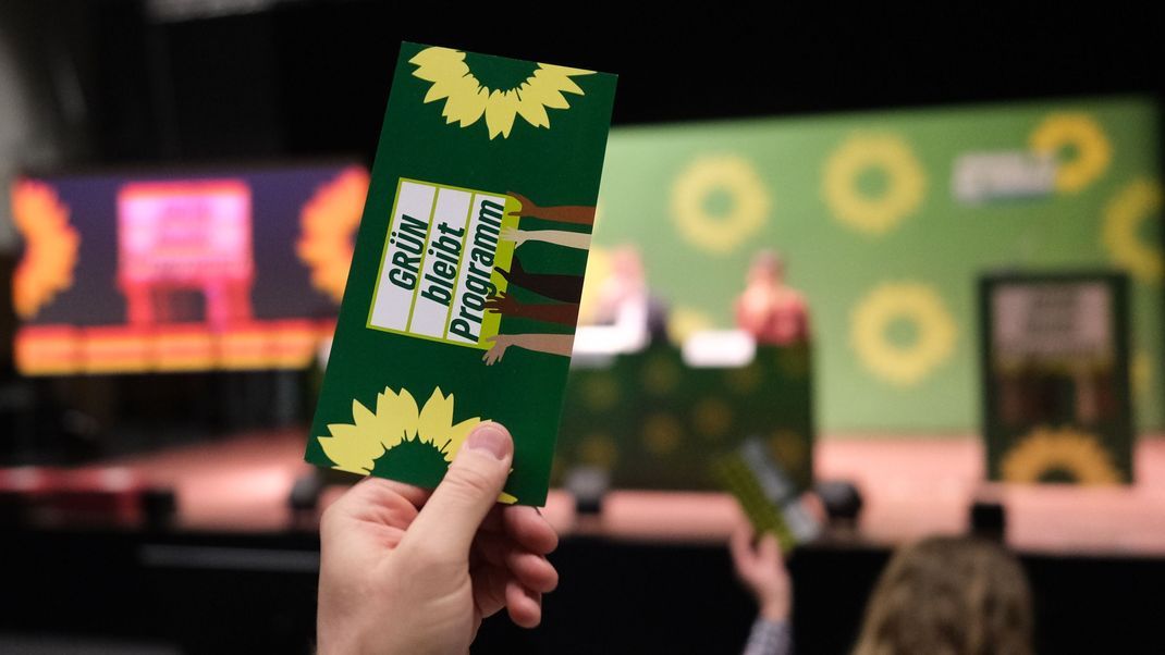 Die Grünen werben vor den Neuwahlen am 23. Februar kräftig Neuzugänge an - und verzeichnen historische Ereignisse.