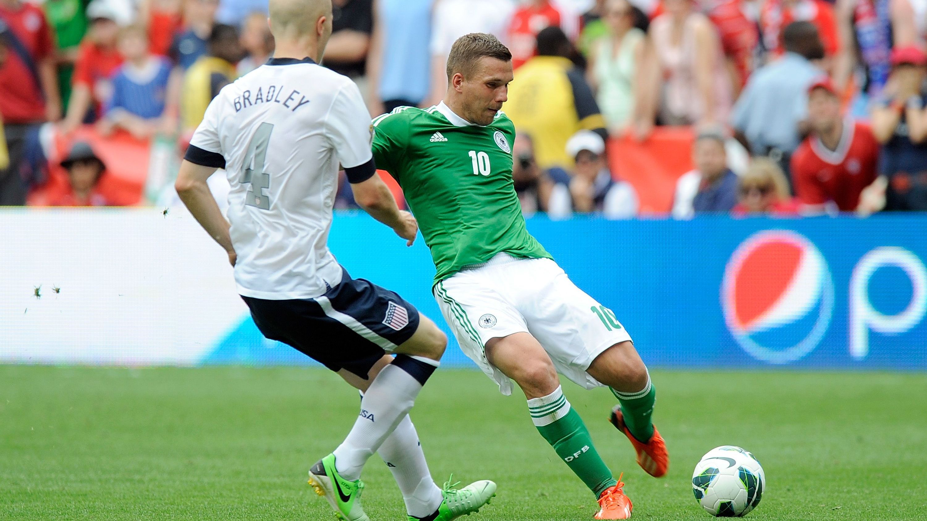<strong>Angriff: Lukas Podolski</strong><br><strong>Damaliger Verein:</strong> FC Arsenal<br><strong>Aktueller Verein:</strong> Gornik Zabrze<br><strong>Länderspiele/-tore:</strong> 130/49