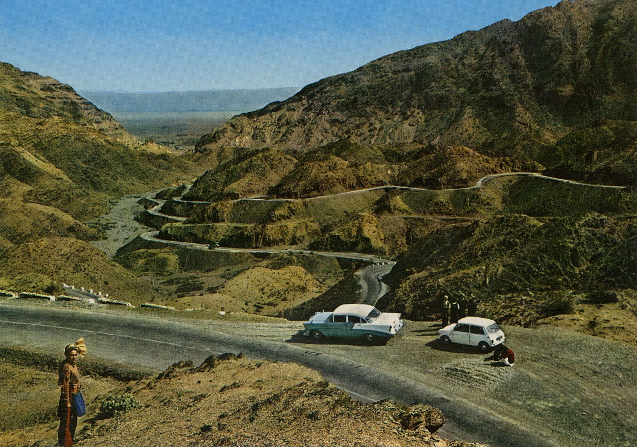 Majestätische Berg-Landschaften, orientalischer Flair und Kultur-Schätze - Afghanistan lag in den 60er und 70er-Jahren auf dem "Hippie Trail" - Blumenkinder aus aller Welt reisten in bunten Autos und Bussen an, um das Land kennenzulernen.