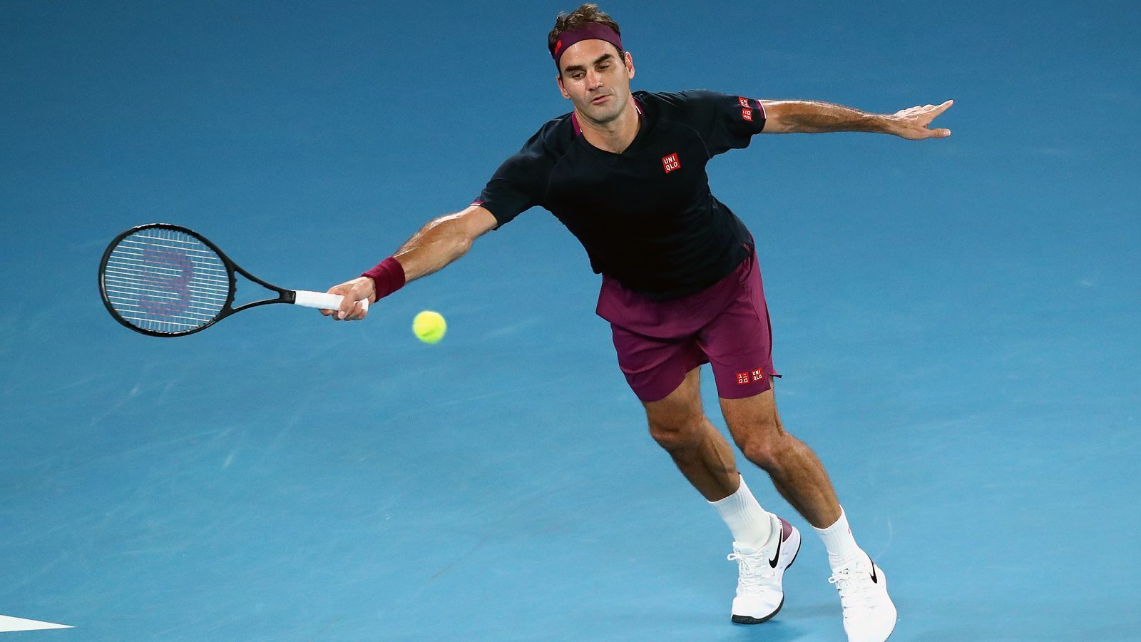 
                <strong>Roger Federer</strong><br>
                Der Schweizer Superstar Roger Federer hatte gar keine große Entscheidungs-Vielfalt im Bezug auf die US Open, der 39-Jährige musste verletzungsbedingt für das Grand-Slam-Turnier in New York absagen und wird im Jahr 2020 voraussichtlich gar nicht mehr spielen können. Aufgrund einer Knie-Operation wird es noch etwas dauern, bis "FedEx" wieder auf dem Court stehen kann. "Ich konzentrierte mich auf den Genesungsprozess und darauf, soziale Distanzierung zu wahren und die Regeln einzuhalten. Ich war mit meiner Familie und meinen Freunden in der Schweiz und versuchte, so hart wie möglich für mein Knie zu arbeiten", erklärte der 20-malige Grand-Slam-Sieger bei einem Medientermin.
              