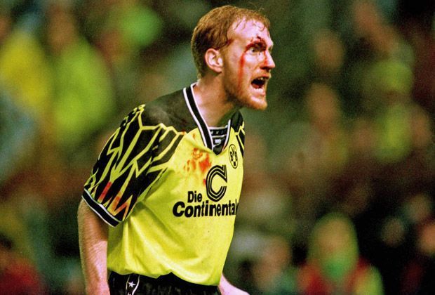 
                <strong>Matthias Sammer (Borussia Dortmund)</strong><br>
                Bereits vor Schmelzer und Bender musste Matthias Sammer dran glauben: Sammer erlitt am 26. November 1994 in Gladbach eine Platzwunde an der Augenbraue, ließ sich tackern und spielte das packende Duell auf dem Bökelberg zu Ende.
              