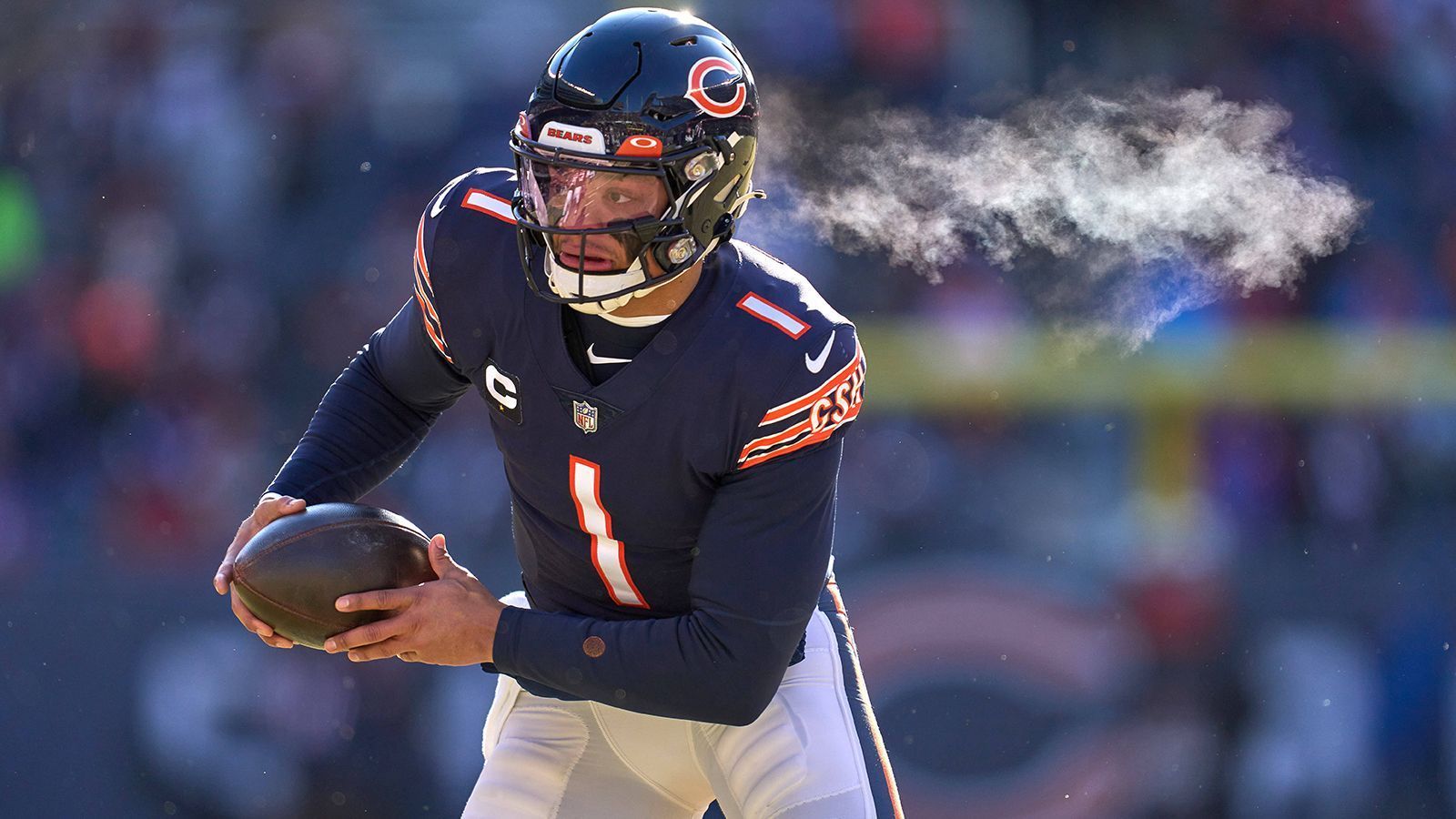 
                <strong>Justin Fields (Chicago Bears)</strong><br>
                Deutlich überraschender ist, dass Stroud auch Justin Fields nennt. Der Bears-QB gehört sicherlich zu den talentiertesten Spielern der NFL, viele Experten würden ihn aber vermutlich nicht unter den Top fünf sehen. Einen weiteren Namen haut Stroud dann aber doch noch raus, denn ...
              