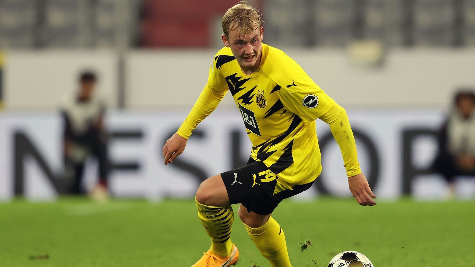 
                <strong>Julian Brandt (bis 64.)</strong><br>
                Der Nationalspieler leitet die erste gefährliche BVB-Aktion ein, danach aber kaum noch zu sehen. Wirkt gehemmt. ran-Note: 5
              