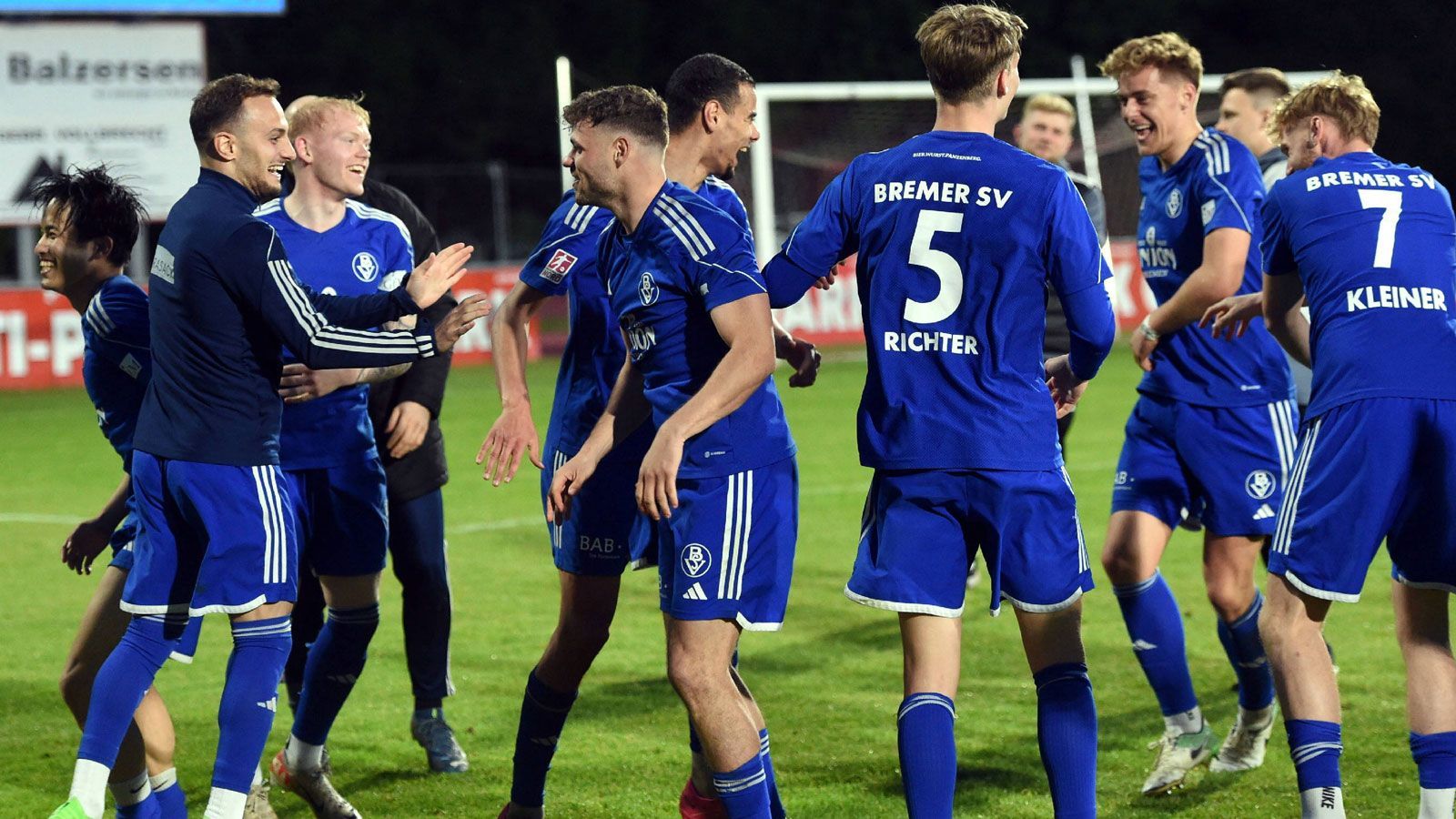 <strong>Landespokal Bremen</strong><br>SV Hemelingen (Bremen-Liga) - <strong>Bremer SV</strong> (Foto, Regionalliga Nord) 0:3 (0:2) - Torschützen: 0:1 Gröger (8.), 0:2 Bretgeld (19.), 0:3 Goguadze (86.)