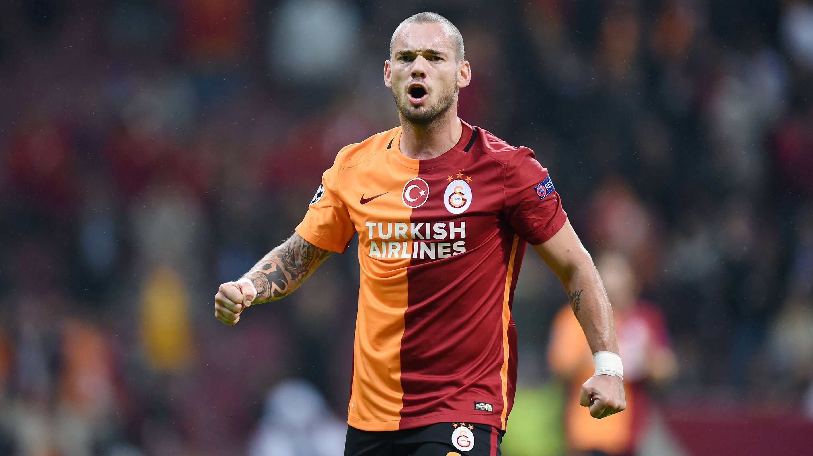 
                <strong>Wesley Sneijder (Galatasaray Istanbul)</strong><br>
                Wesley Sneijder (Galatasaray Istanbul): Der Niederländer sammelt in seiner Zeit bei Ajax Amsterdam, Real Madrid, Inter Mailand und nun in der Türkei Titel um Titel. Mit der "Oranje"-Auswahl ist dagegen das WM-Finale 2010 gegen Spanien das höchste der Gefühle. Seinen Platz in den Geschichtsbüchern hat sich der 1,70 Meter kleine Edeltechniker längst gesichert.
              