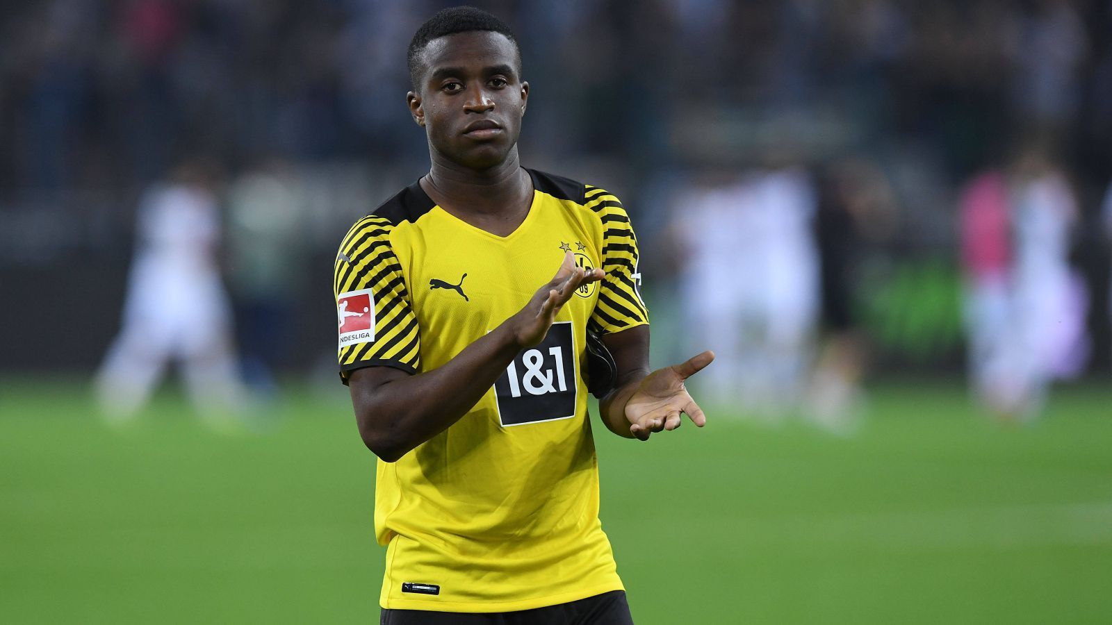 
                <strong>Youssoufa Moukoko</strong><br>
                Wegen des Ausfalls von Erling Haaland monierten viele Experten, dass der Kader von Borussia Dortmund zu dünn sei. Immerhin ist Youssoufa Moukoko nach seinem verletzungsbedingten Ausfall zurück im Kader der Dortmunder und könnte dem BVB im wichtigen Spiel gegen Ajax als Joker helfen. Der U21-Nationalspieler ist quirlig und schnell, noch fehlt ihm in dieser Spielzeit aber das nötige Glück im Abschluss. Sollte dieser Bann gegen die Amsterdamer gebrochen werden, würde das Moukoko und wohl ganz Dortmund im Falle eines Sieges einen gehörigen Schub geben.
              
