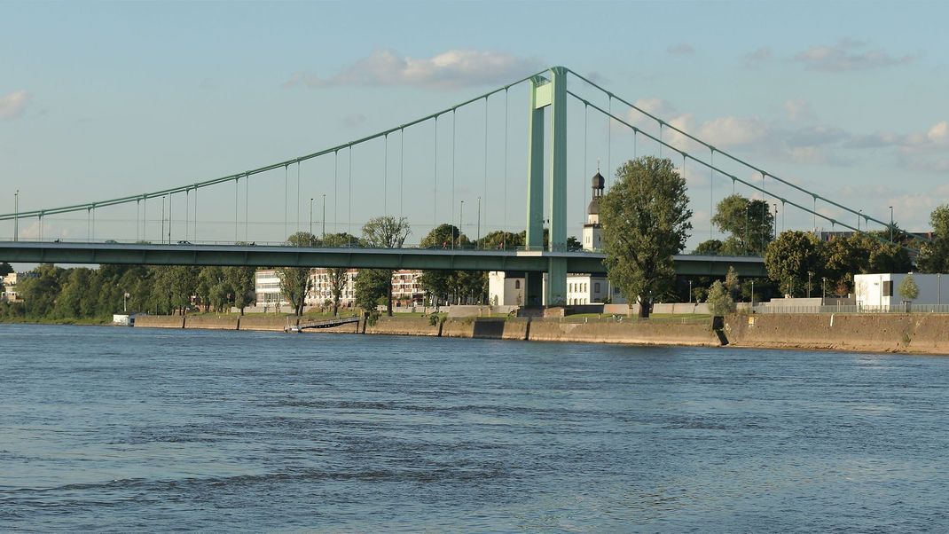 Die Mülheimer Brücke in Köln ist seit Montag (5. Februar) für voraussichtlich neun Monate gesperrt.