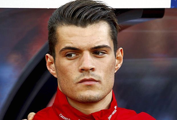 
                <strong>Cavani auf Xhakas Spuren</strong><br>
                "Ich kenne Jamaika nicht", gibt der Mittelfeldspieler vor einem Freundschaftsspiel gegen die Inselkicker zu Protokoll und erklärt anschließend: "Aber wir wissen ja, dass Afrikaner viel laufen und physisch sehr stark sind."
              