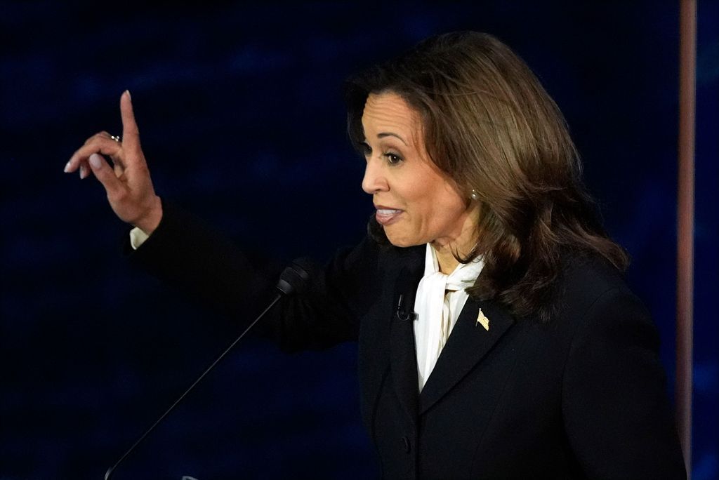 Kamala Harris makes fun of Donald Trump