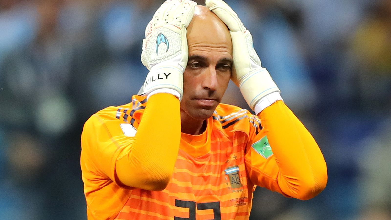 
                <strong>Torwart: Willy Caballero (Argentinien)</strong><br>
                Sein katastrophaler Chip-Versuch im eigenen Strafraum leitete die 0:3-Klatsche gegen Kroatien ein. Wurde dann im entscheidenden Gruppenspiel gegen Nigeria aus der Startelf gestrichen. Für ihn kam Franco Armani, der zuvor noch kein einziges Länderspiel absolviert und es in der Saison 2017/2018 auf gerade mal 12 Einsätze in der argentinischen Primera Division gebracht hatte.
              